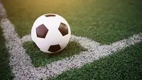 《曼联中场核心B费坚守阵地，离队意愿不强，立志欧洲赛场再展翅》