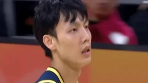 [NBA]拉塞尔精准中传，海斯空中暴扣得分